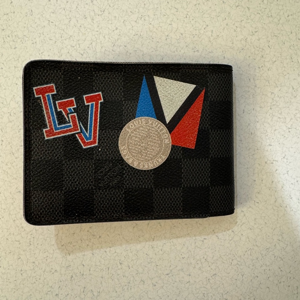 Louis Vuitton Checkered Black Wallet: Aviator print - Picture 2 of 5